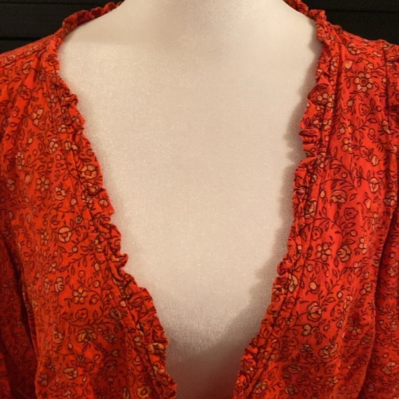 Universal Thread wrap long-sleeve top. Size M. Burnt orange floral pattern - Picture 2 of 15